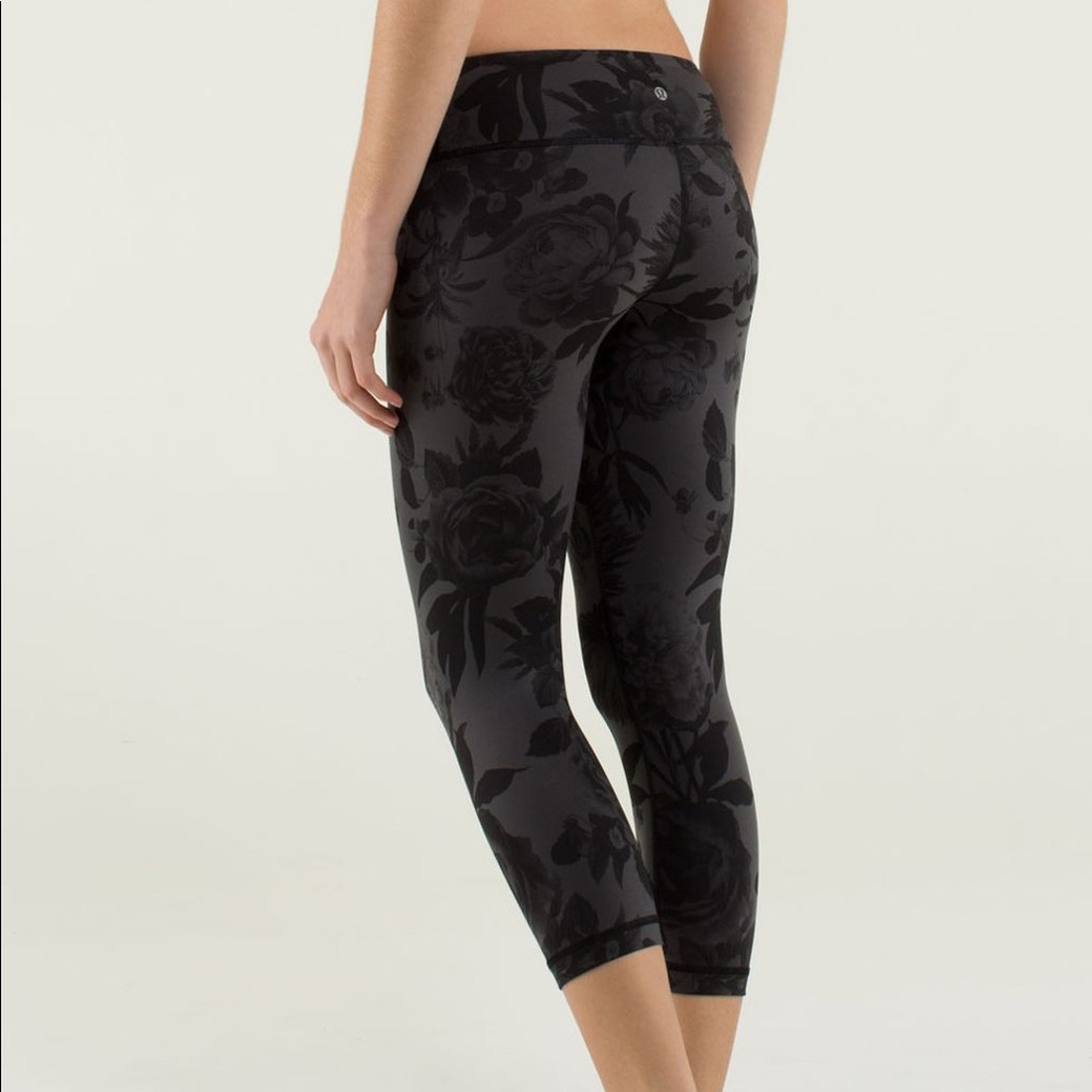 Lululemon - Floral Wunder Under Cropped leggings